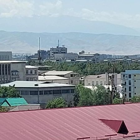 White Apartment With Panoramic View In The Center 比什凯克 外观 照片