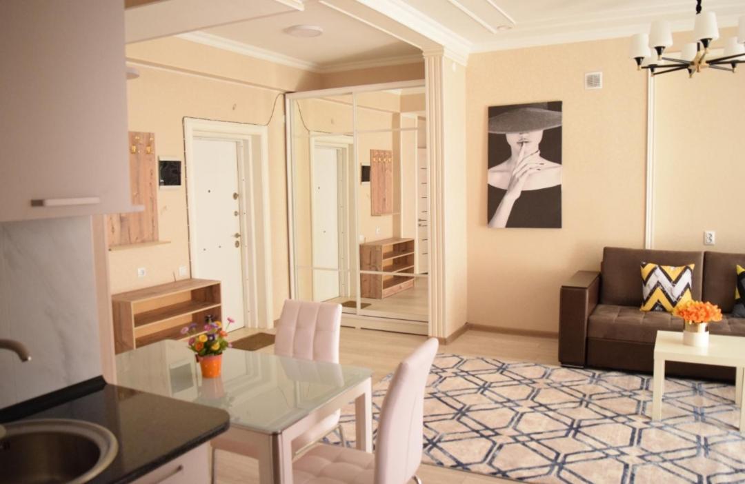 White Apartment With Panoramic View In The Center 比什凯克 外观 照片