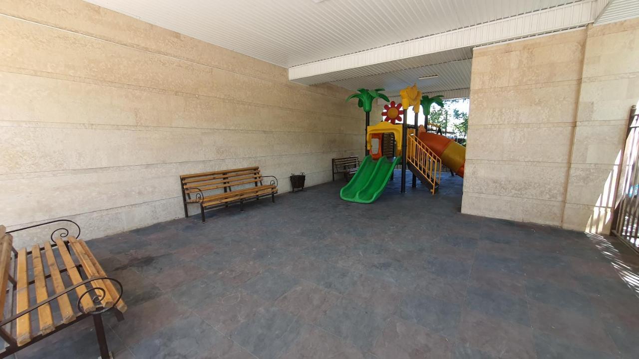 White Apartment With Panoramic View In The Center 比什凯克 外观 照片